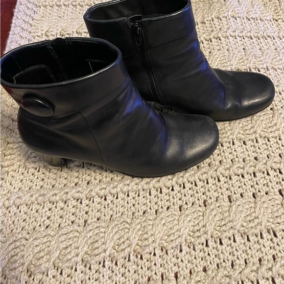 ECCO Black leather side zip ankle Boots Button‎ accent size 10.5 dress heels - Picture 2 of 12
